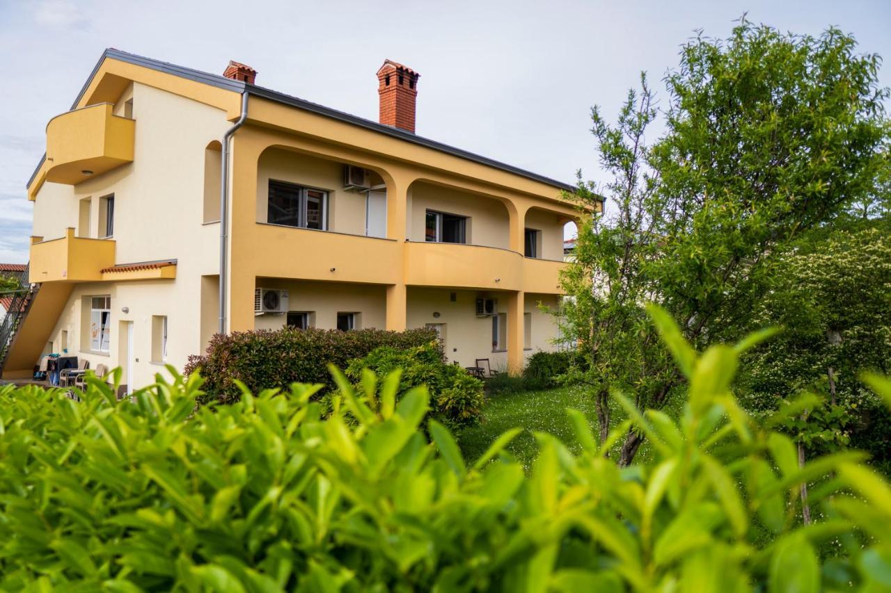 Apartments Dani Ізола Екстер'єр фото